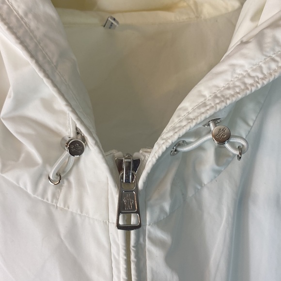 Moncler Men's White Hooded Rain Coat Jacket Size M Wind Water Proof - Picture 6 of 9